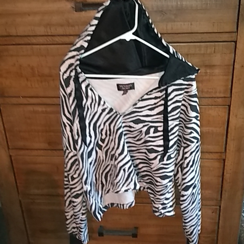 Zebra Crop Pullover